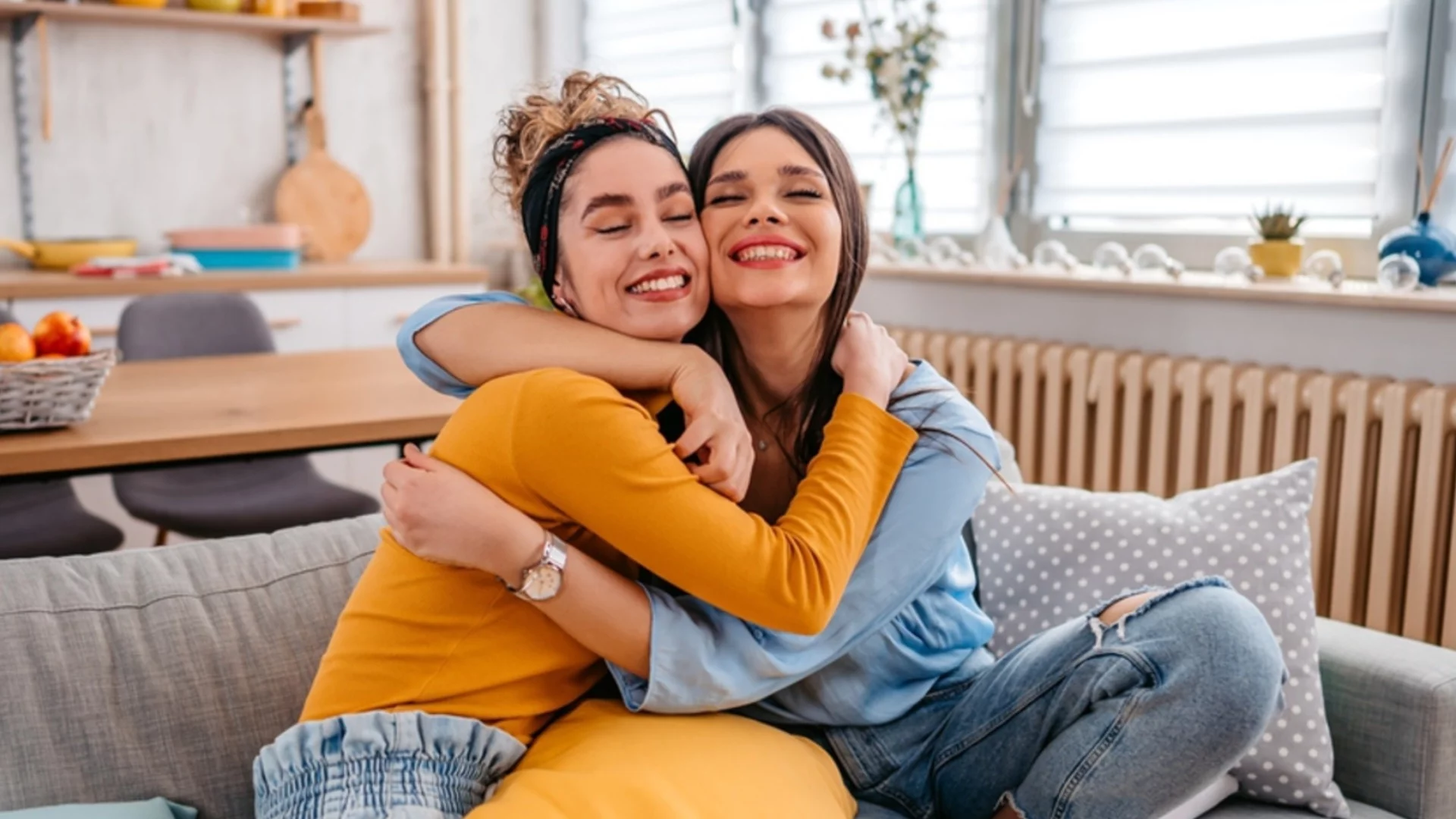 Науката обясни как топлината на прегръдките ни лекува