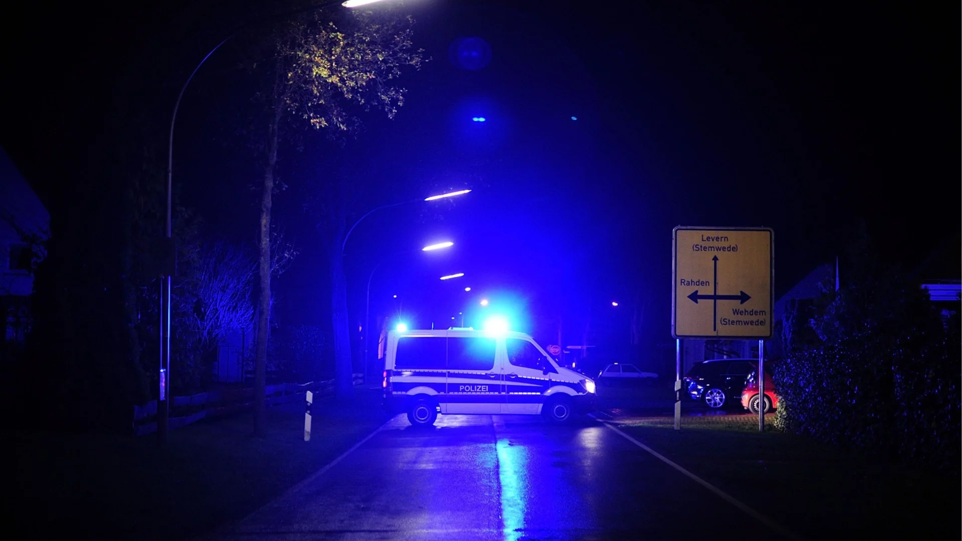 Кола се вряза в автобусна спирка в Германия, има пострадали