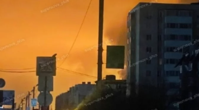 Предприятие на "Лукойл" е в пламъци след визита на украински дронове (ВИДЕО)