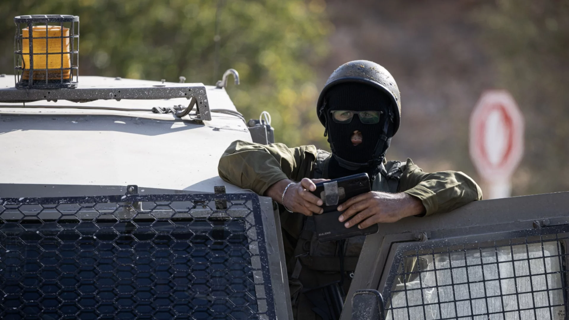 Израелски заселници на Западния бряг напръскаха палестински деца със сълзотворен газ