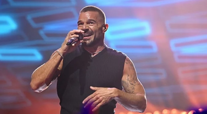 Рики Мартин прекъсна концерта си, за да говори за психичното си здраве (ВИДЕО)