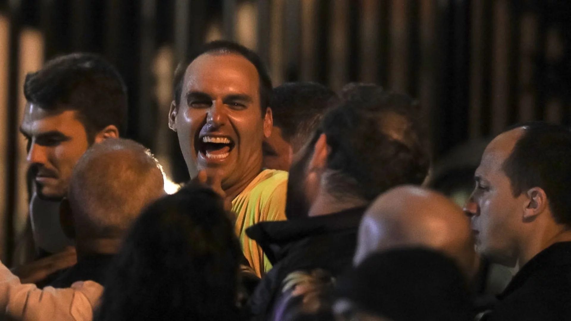 Какво обеща синът на Болсонаро в президентската си кампания?