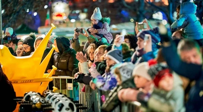 Красив спектакъл на лед представиха в Плевен състезателите от клуб „Ледени искри“