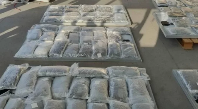 Петима в ареста, хванаха ги с 10 кг марихуана