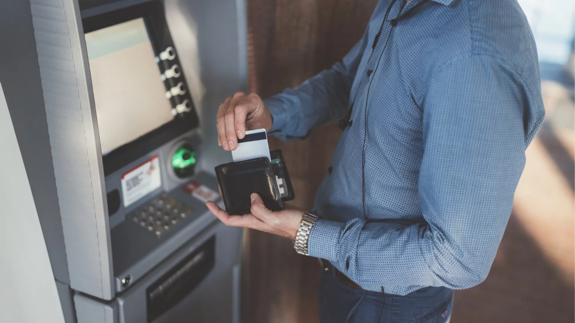 Омбудсманът предлага улеснение за хората със запорирани сметки