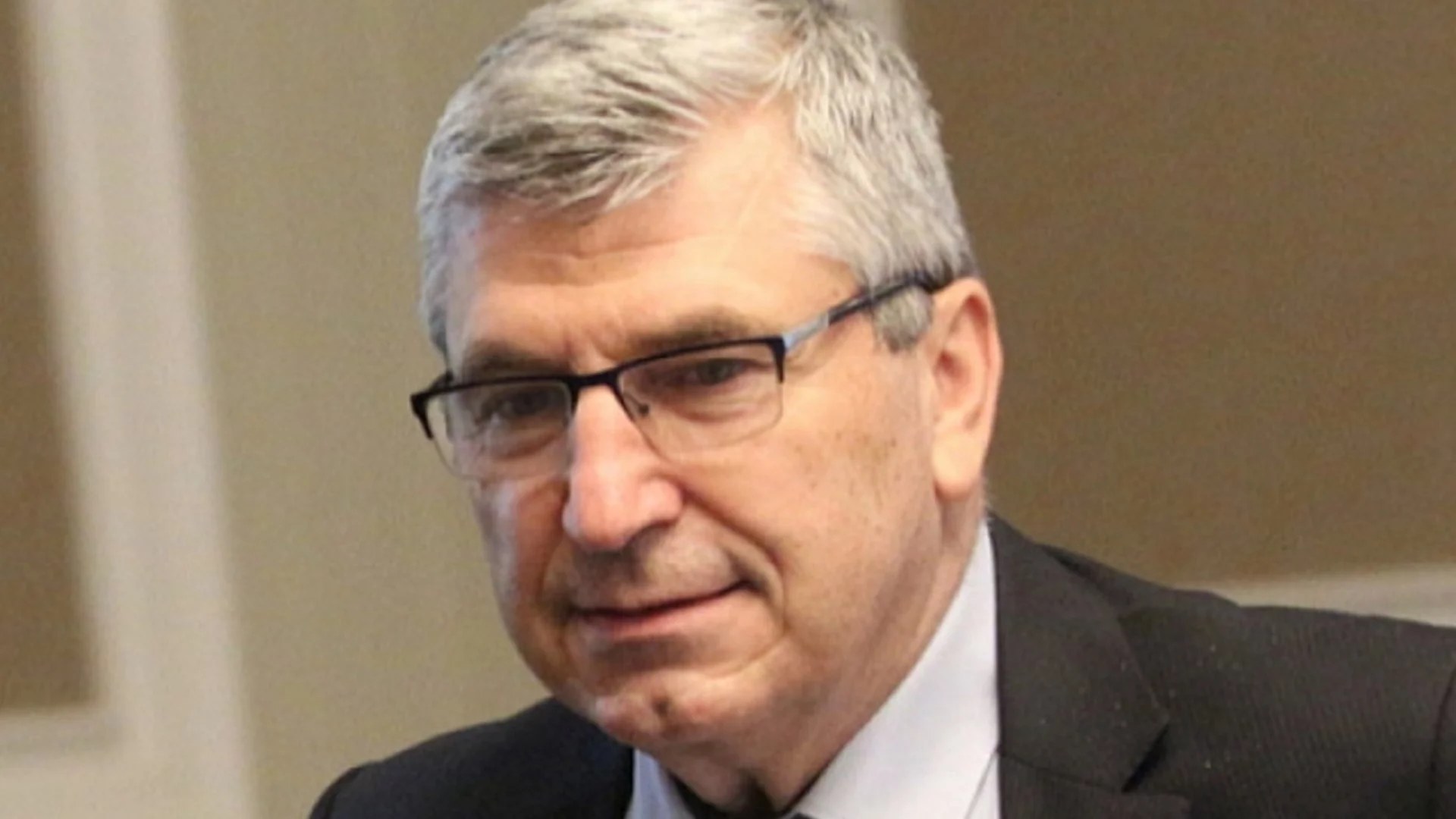 "Побългарен ремонт" и "опасна небрежност": Илиян Василев обясни авариите в АЕЦ "Козлодуй"