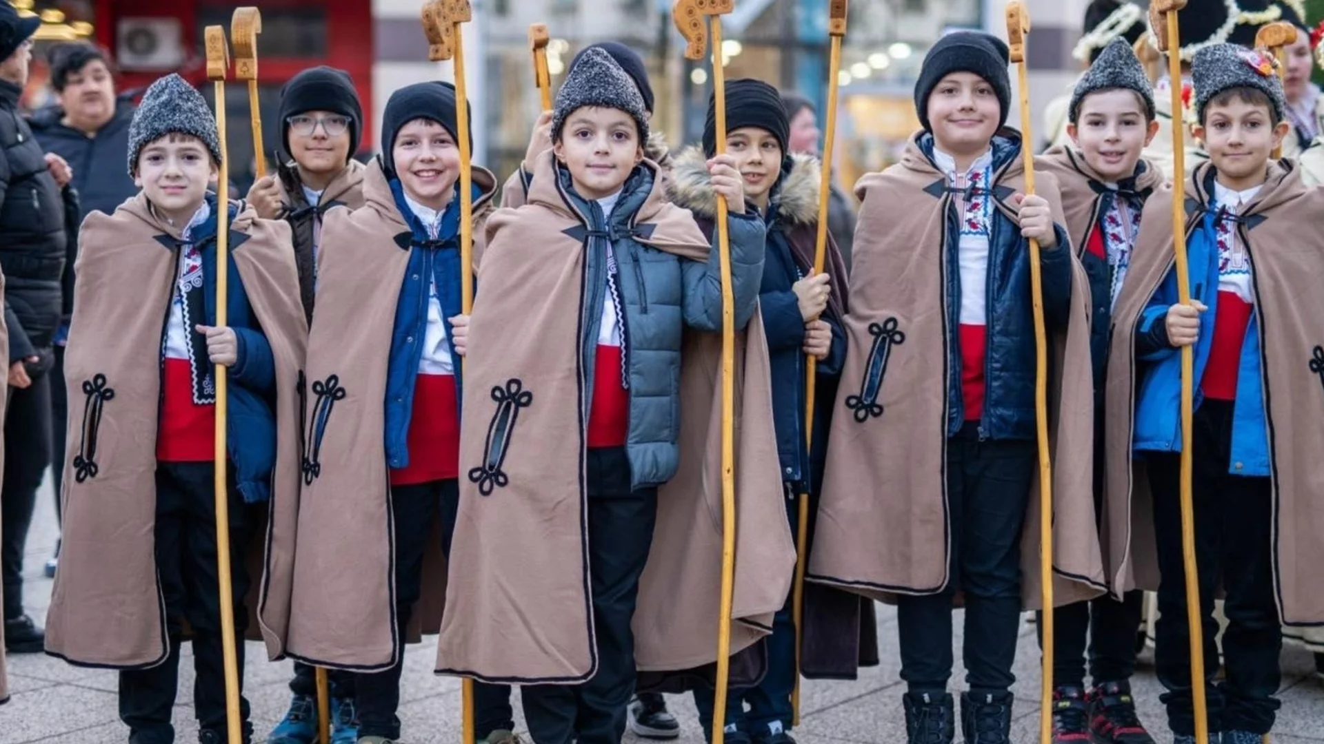 На Бъдни вечер: Коледарите носят берекет на Рак, Скорпион + още 2 зодии