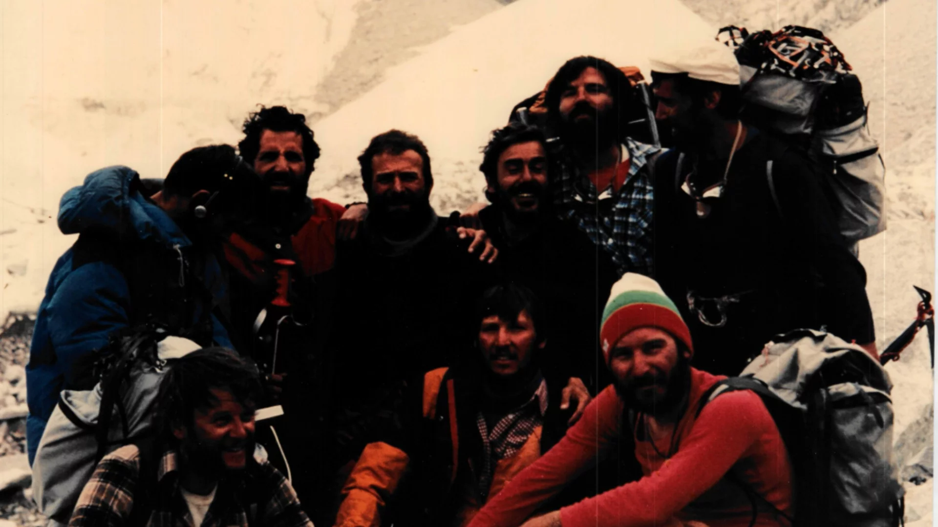 "Жестокият път" към върха: Историята на българите, покорили Еверест, триумфира със "Златен ритон"