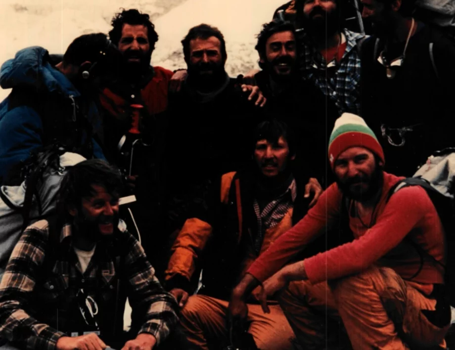 "Жестокият път" към върха: Историята на българите, покорили Еверест, триумфира със "Златен ритон"