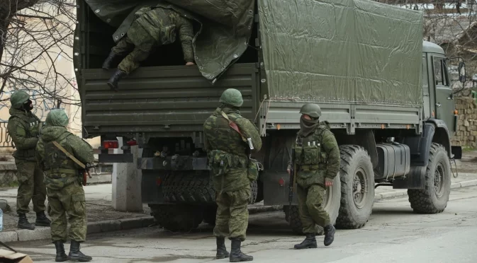 С белезници в атака: ВИДЕА как войници от руския 82-ри полк са ползвани за пушечно месо