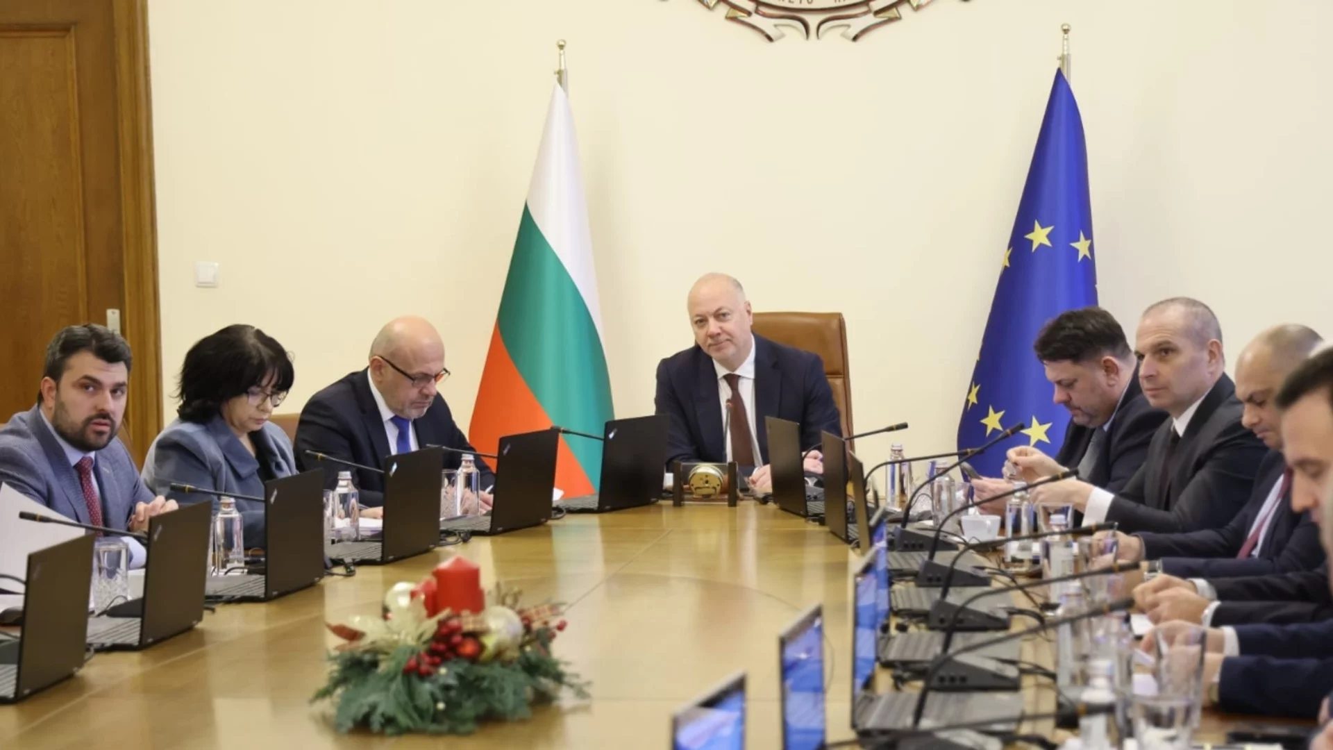 Кабинетът предложи извънредни доставки на мазут за Северна Македония