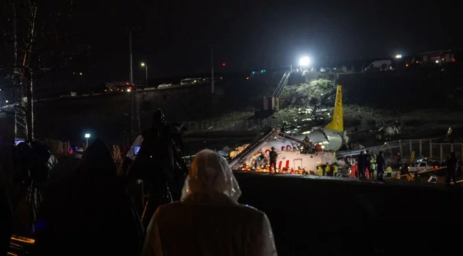 Намериха черните кутии на разбилия се край Анкара самолет