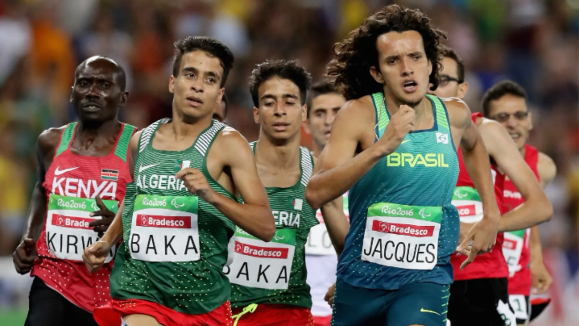 Историята помни: Когато четирима параолимпийци бягаха по-бързо от олимпийския шампион (ВИДЕО)