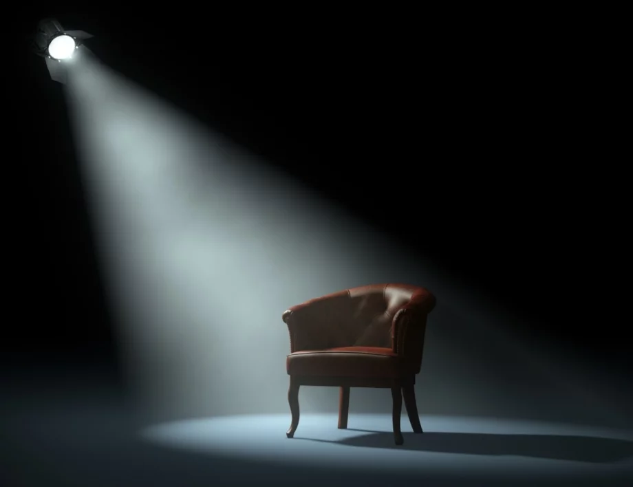 Празен стол, пълен комфорт: Когато въпросите пречат, журналистите изчезват 