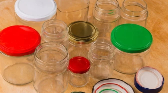 Този нестандартен метод с буркани за създаване на мини оранжерия