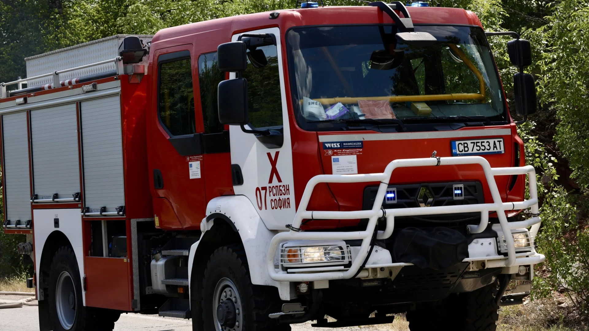 Над 50 пожара в празничната нощ, няма загинали и пострадали