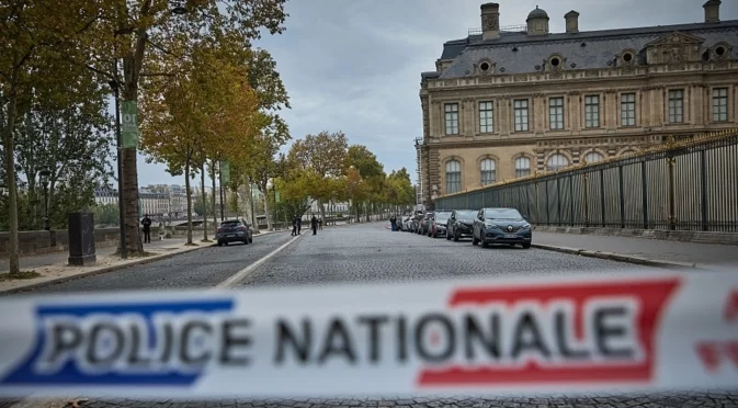 Катастрофална година за Лувъра: Новият проект на Макрон "замина" в Сена