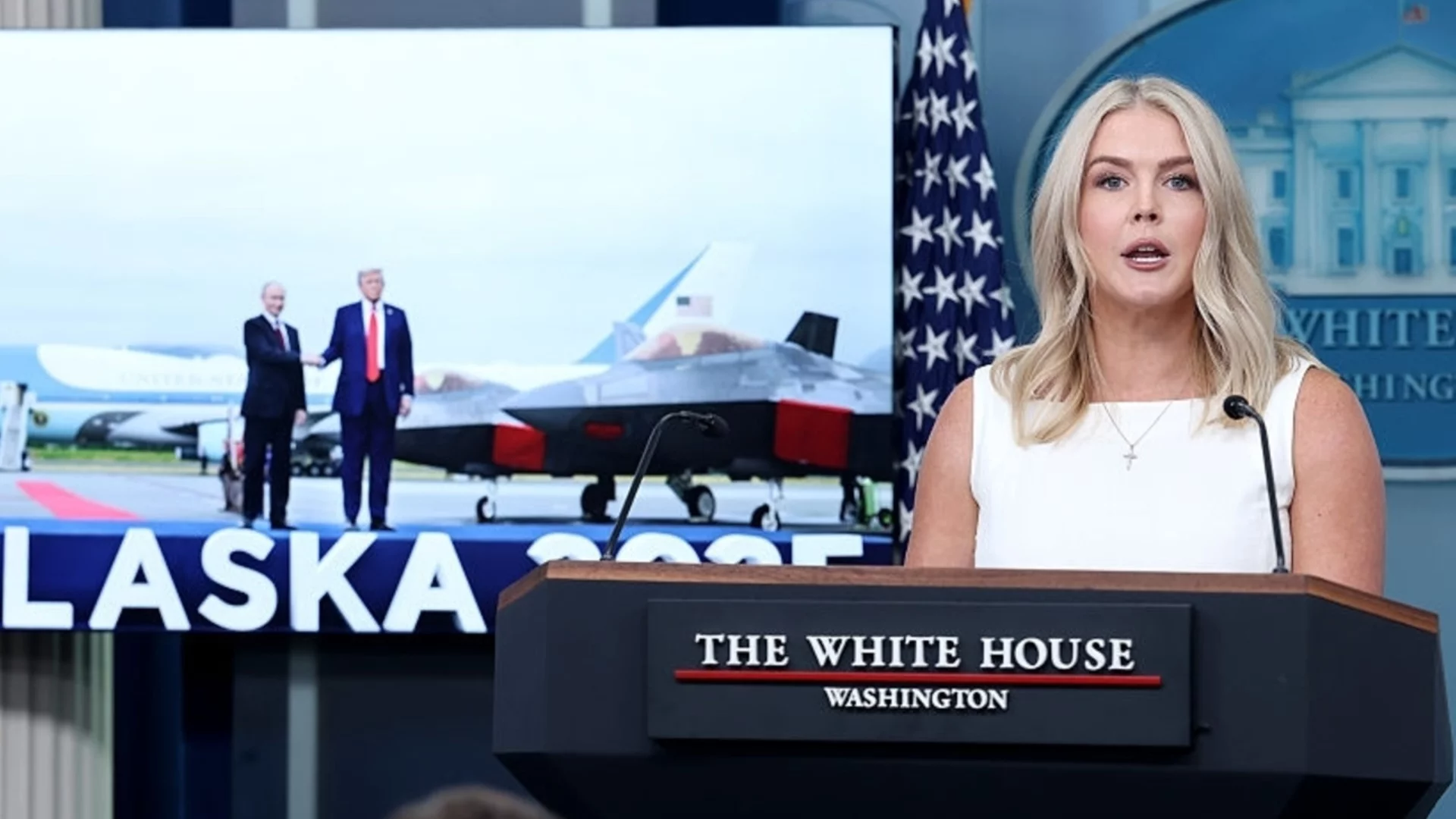 Първата бременна прессекретарка: Говорителката на Белия дом влезе в историята