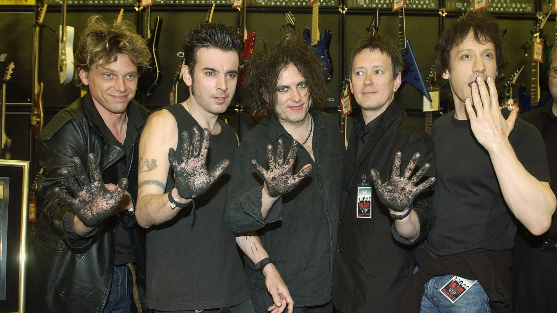 Почина Пери Бамонте от The Cure