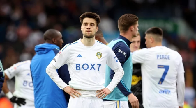 Илия Груев изгледа от пейката равенството на Лийдс със Съндърланд