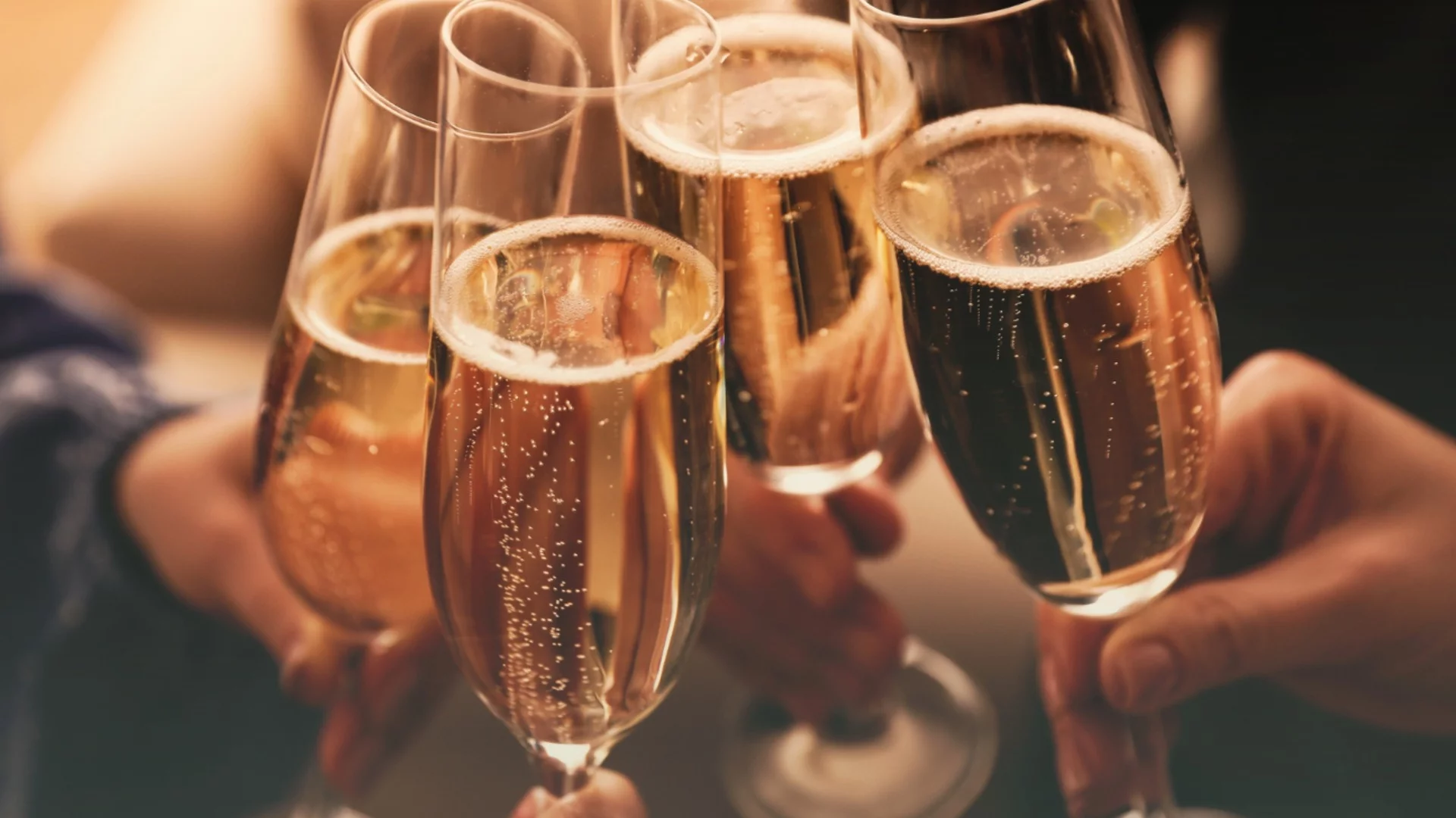 Сомелиерите споделят: Как да охладите вино и шампанско бързо