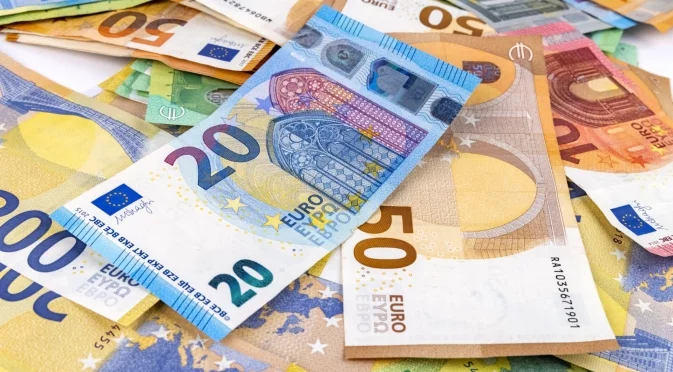 "Пипни, наклони и погледни": БНБ с важни съвети как да различим истинското от фалшивото евро