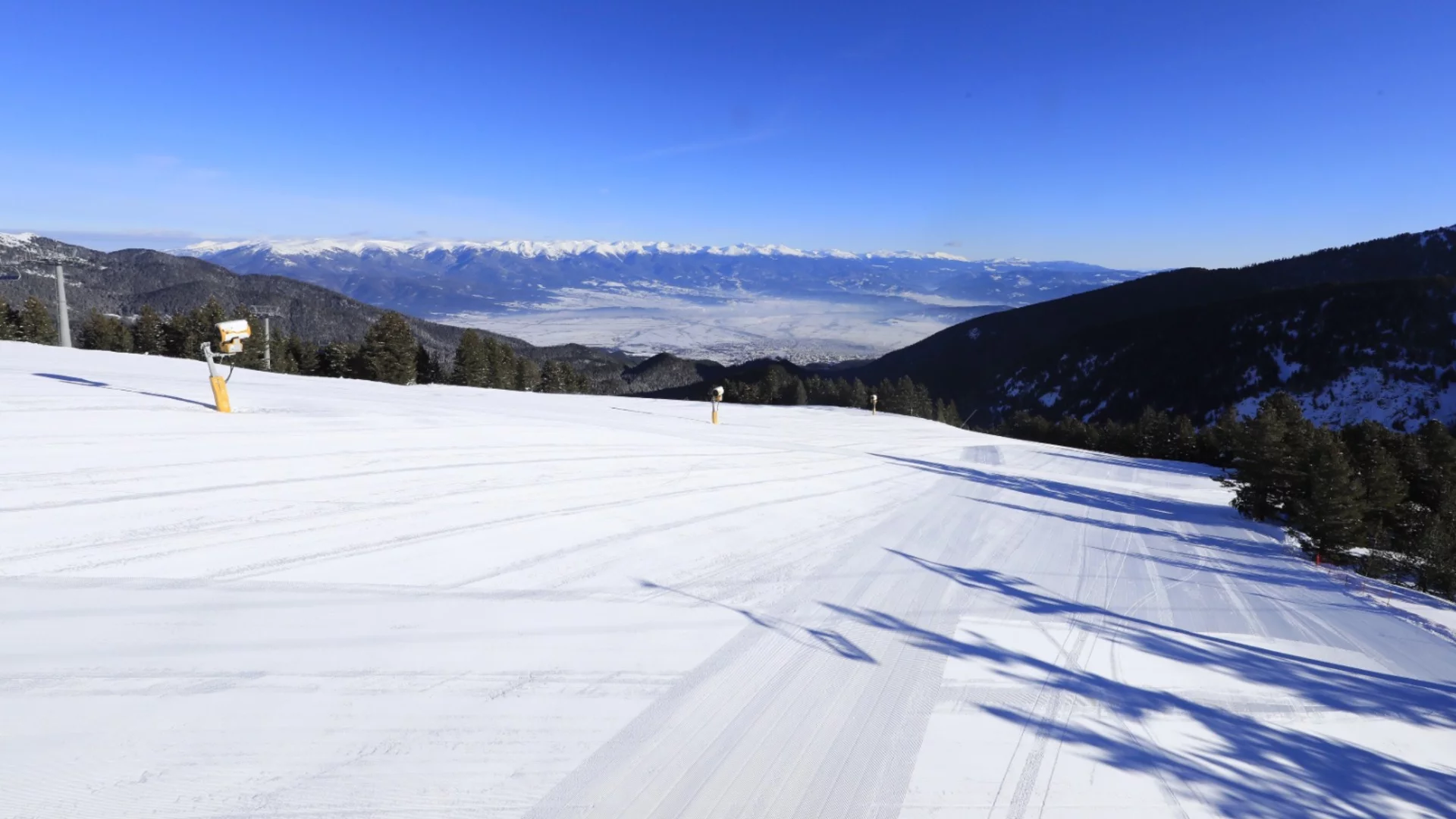 Силният вятър затвори почти всички писти в ски зоната над Банско - почти 100 км/ч