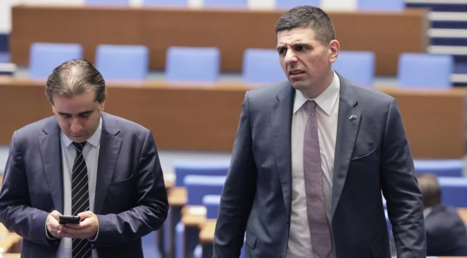 "Документира паническия си страх": "Да, България" обвиниха Борисов в ченгесарски номера (ВИДЕО)