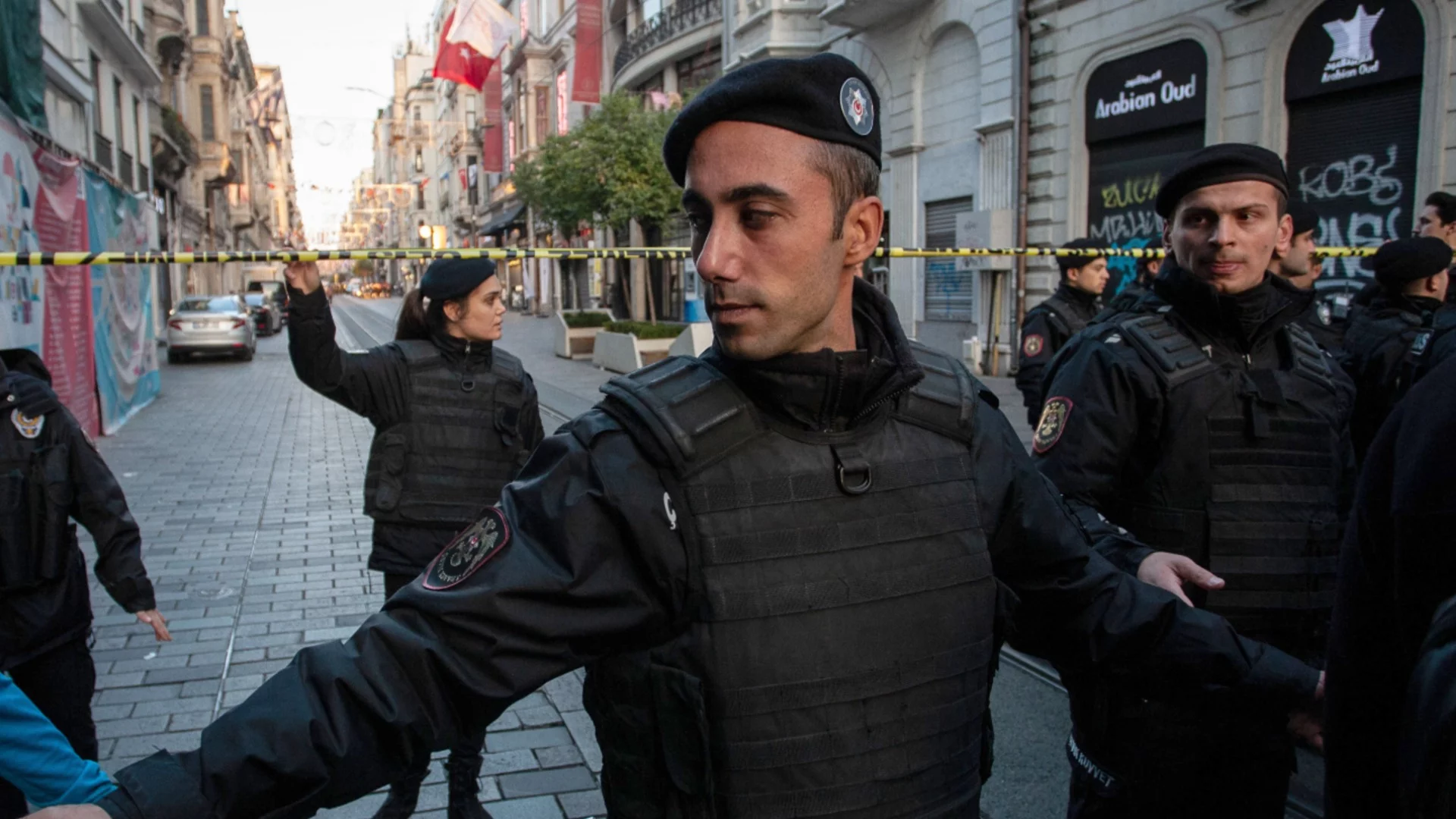 Турция се превърна в бойно поле: Престрелка между терористи и полиция (ВИДЕА) 
