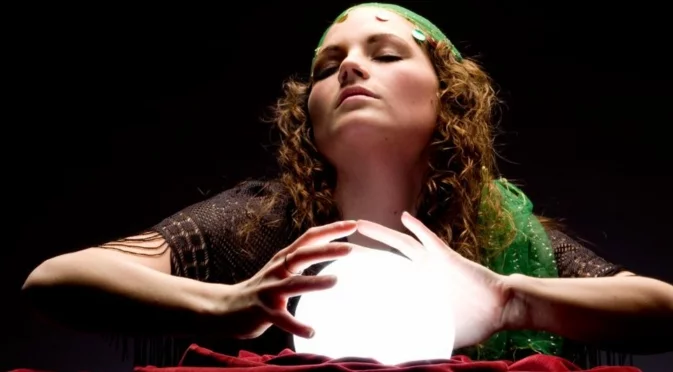 "Звездите ми го говорят" за инвеститори: Фейсбук ясновидци у нас предричат цената на златото