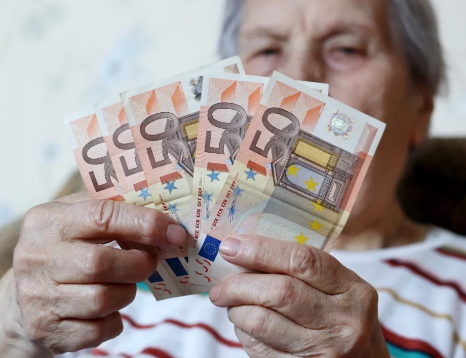 НОИ обяви кога ще изплати първите пенсии в евро
