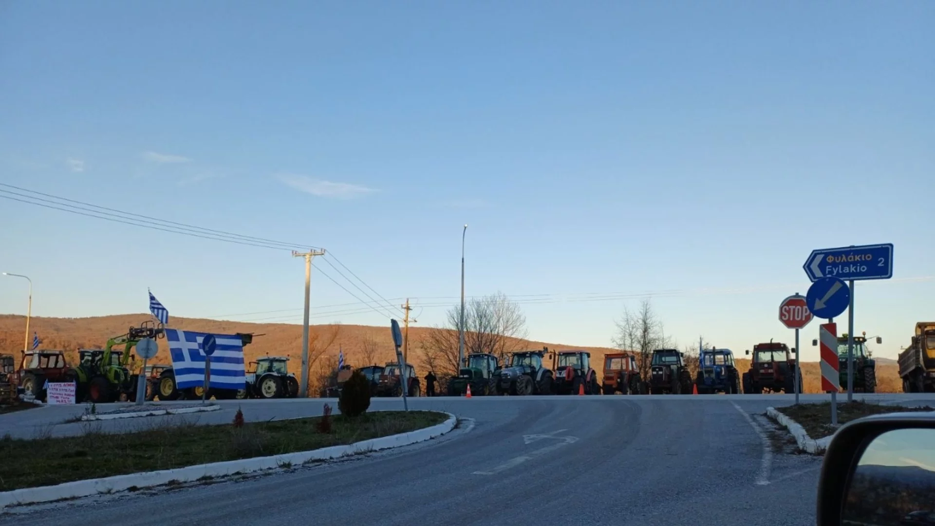 Фермерските блокади продължават, гръцкият туризъм на колене