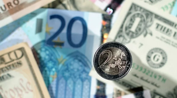 Следпразничен обрат в курса на еврото