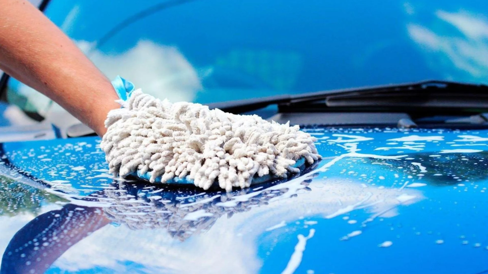 Как оцетът помага при миене на колата през зимата