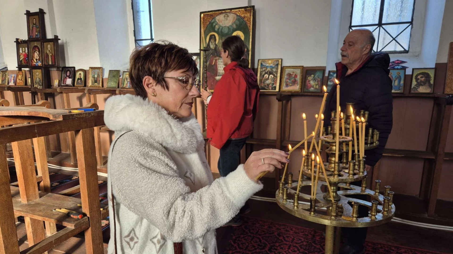 Коледен базар в село до Тетевен – традиции и добро настроение