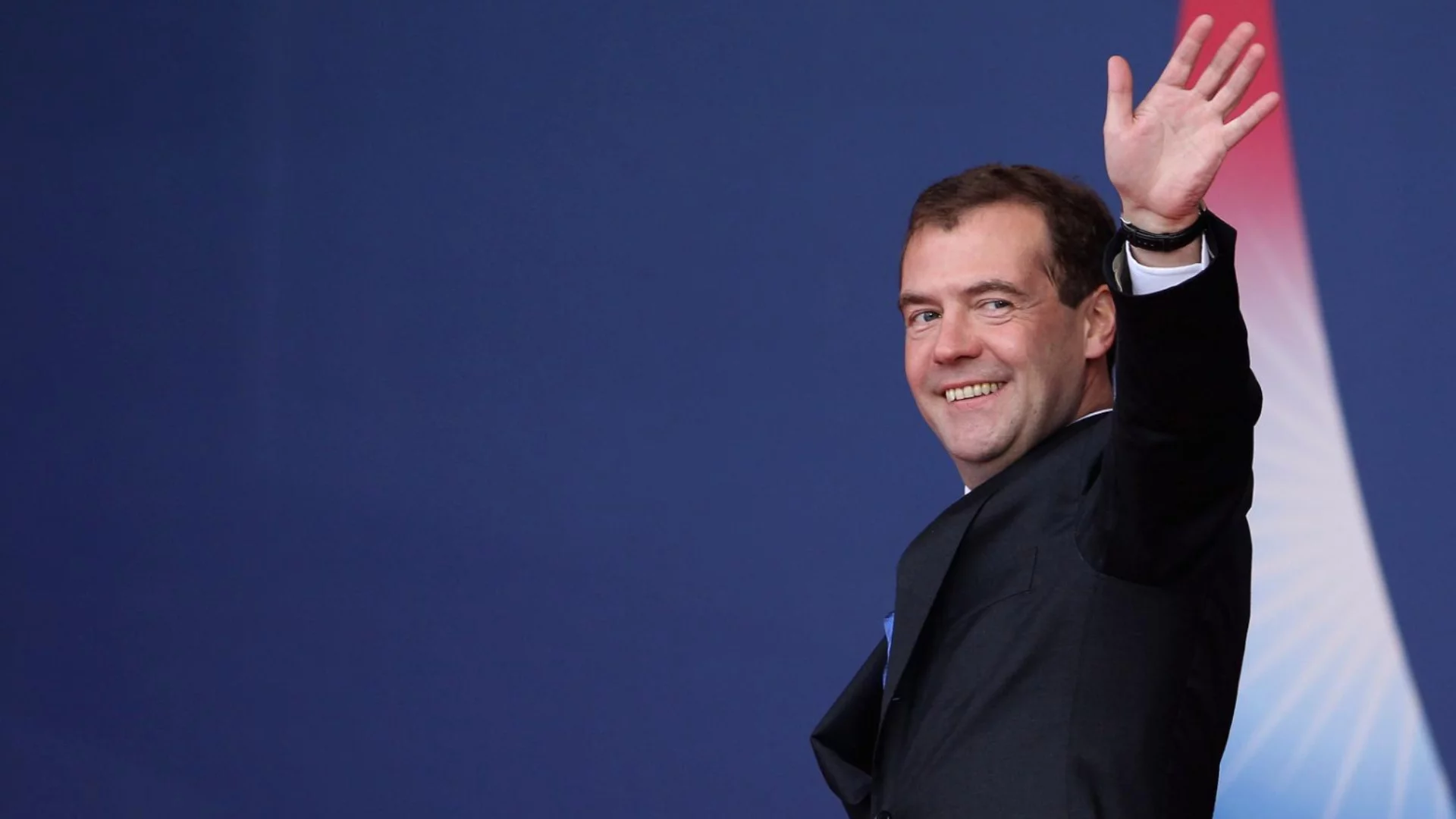 Медведев надмина себе си с най-гнусни "пожелания" към Зеленски