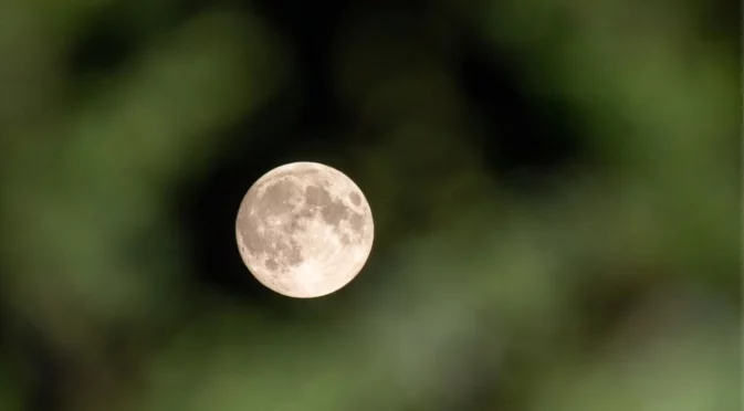 Януари идва с метеорен поток и суперлуна в една нощ