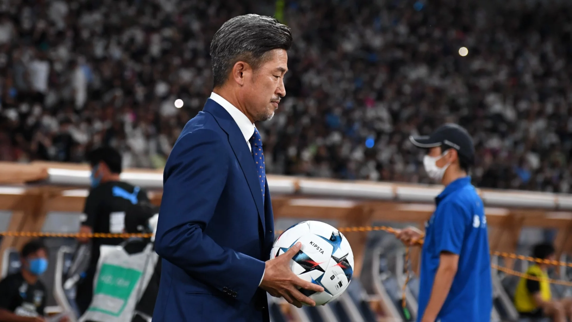 Най-възрастният футболист в историята няма намерения да спира! На 58 години си намери нов тим