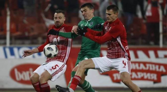 Бивш капитан на ЦСКА сменя Ботев Враца с румънски тим