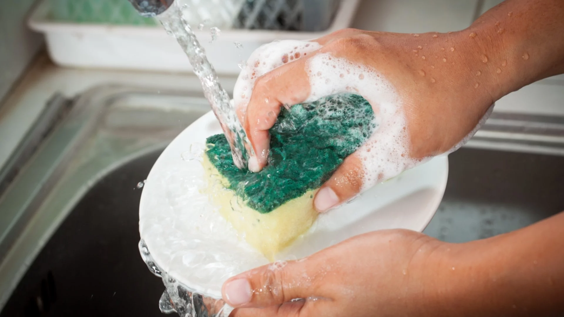 Утре Рак, Скорпион + още 2 зодии ще разберат, че „който много яде, после мие много чинии“