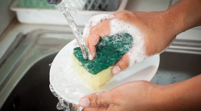 Утре Рак, Скорпион + още 2 зодии ще разберат, че „който много яде, после мие много чинии“