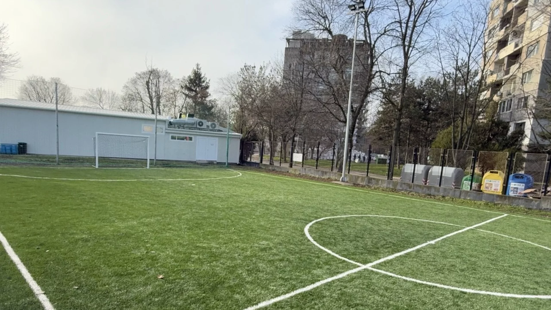 Русе с обновено футболно игрище и съоръжение за овчарски скок