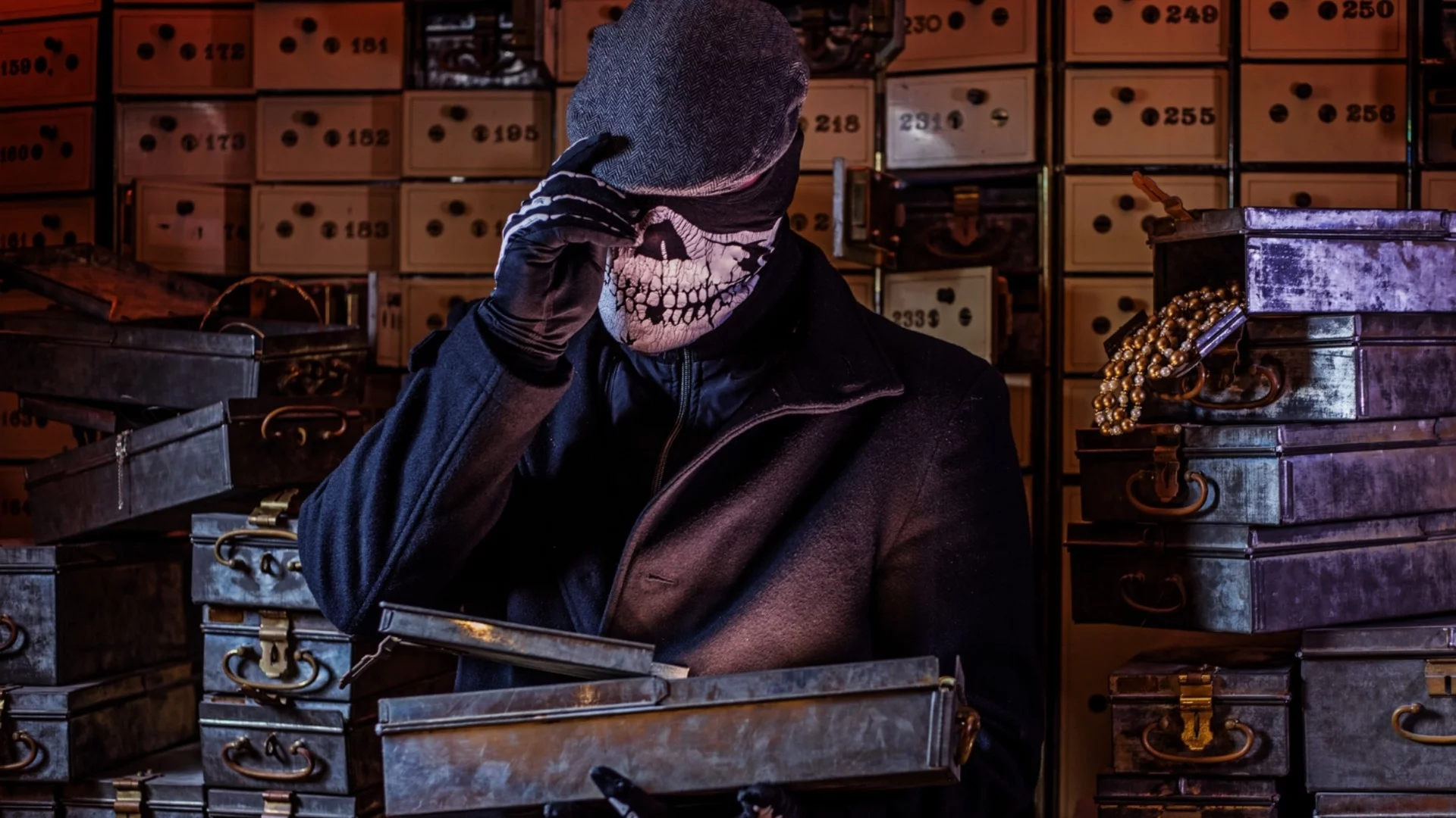 Един от най-големите банкови обири разтърси Германия: Безредици пред банката (СНИМКИ)