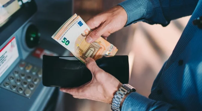 Системата се справи: Вижте къде изтеглиха първото евро 20 секунди след полунощ