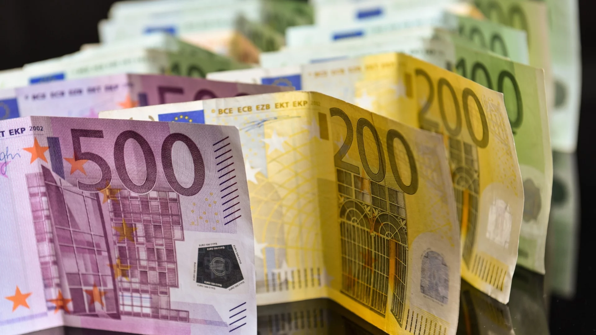 Еднакви и различни: Особености на банкнотите и монетите в евро