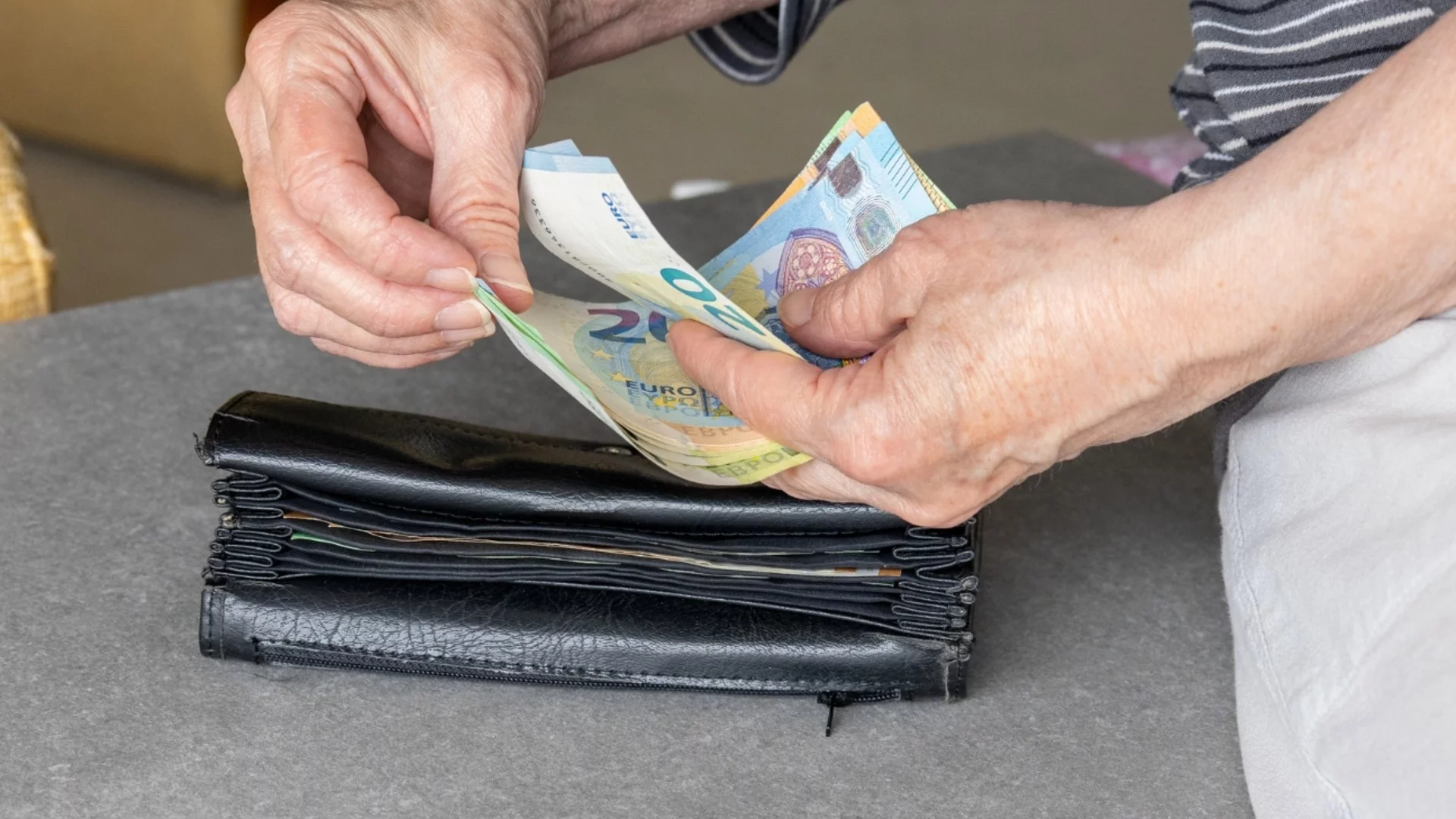 "Откажете смесено ресто": Призив към потребителите в първите дни на еврото