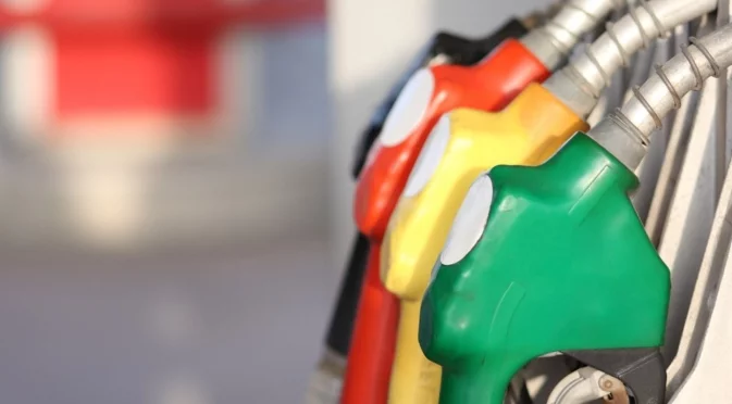 "Шофьорите да са спокойни": Бензиностанциите и цените в евро