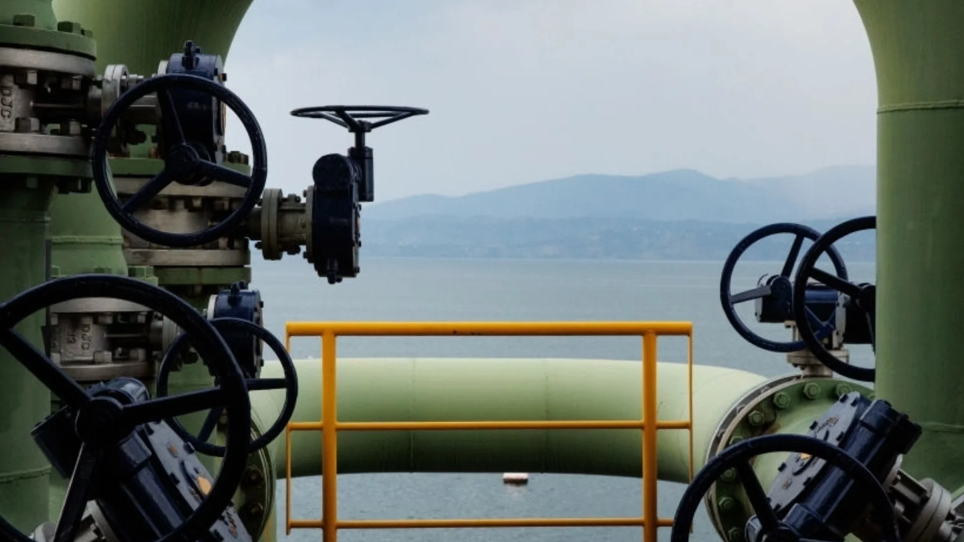 Стабилност за цената на петрола в първия търговски ден за 2026 г.