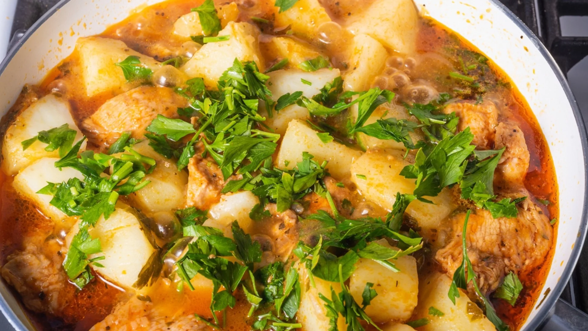 Картофената яхния се разкашква? Как да я направим гъста за през зимата