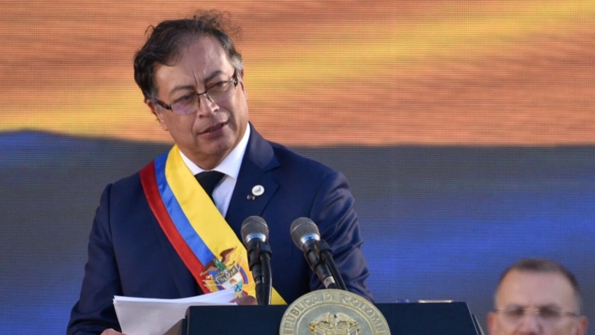 Колумбия разполага военни по границата с Венецуела